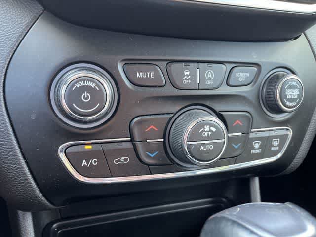 Certified 2019 Jeep Cherokee Limited AWD/4WD image 25