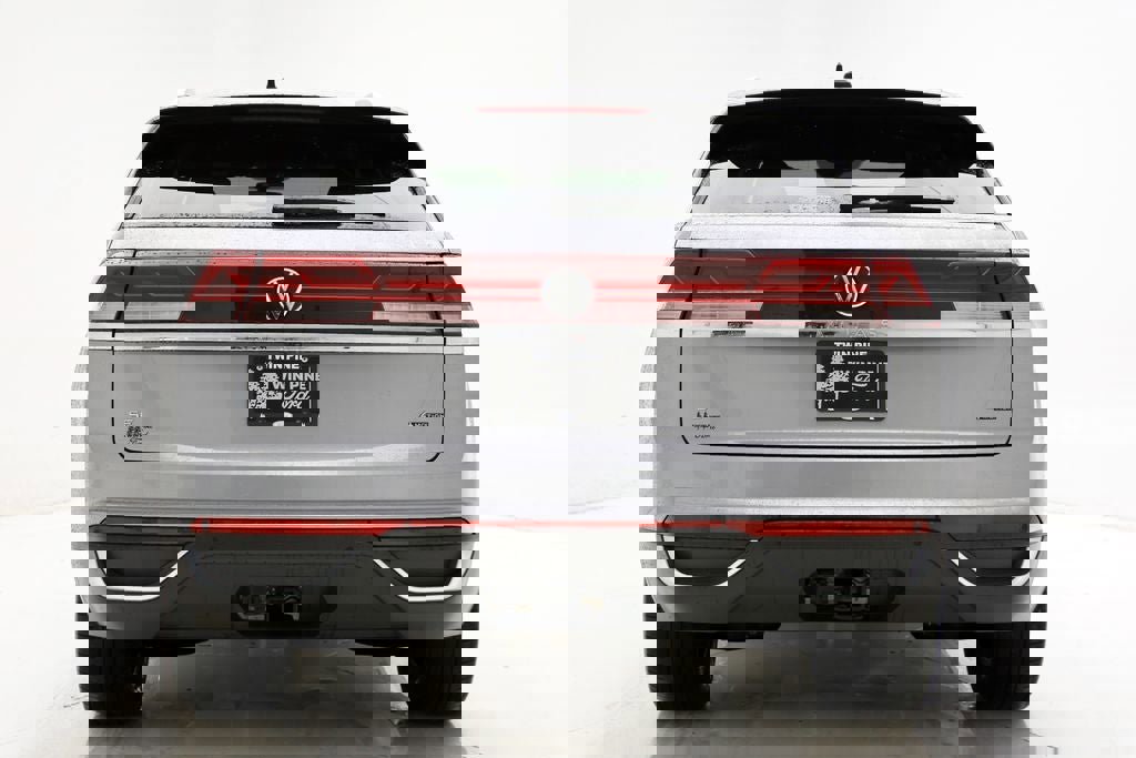 Used 2025 Volkswagen Atlas Cross Sport SE image 8