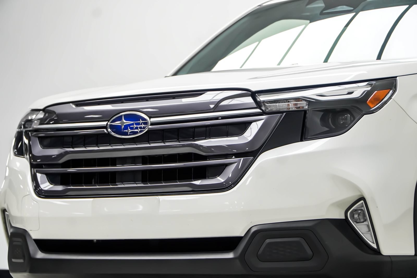 Used 2025 Subaru Forester Premium AWD/4WD image 2