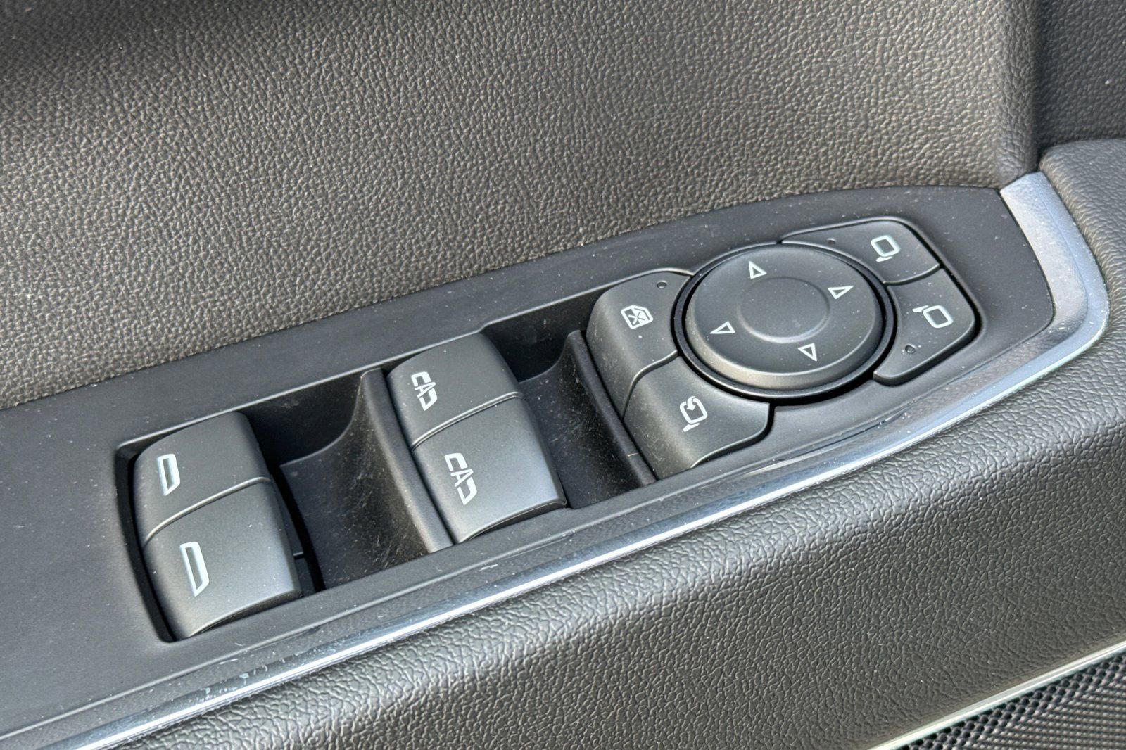 Used 2023 Chevrolet Silverado 1500 LTZ image 11