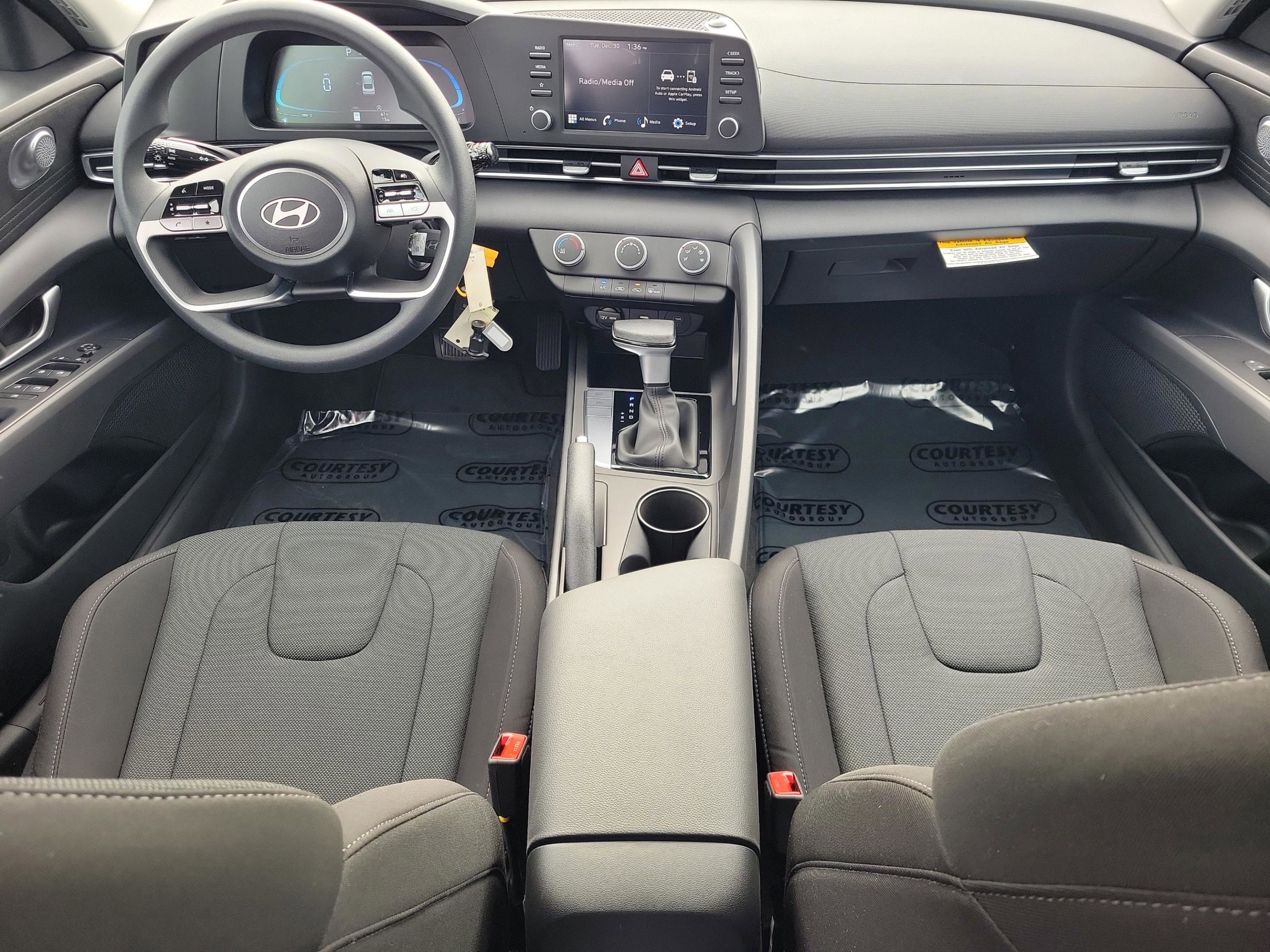 New 2026 Hyundai Elantra SE image 13