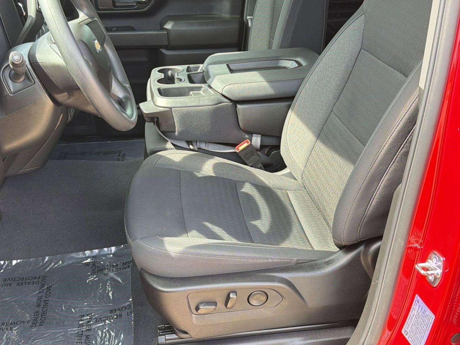 Used 2025 Chevrolet Silverado 2500 Custom w/ Custom Convenience Package image 5