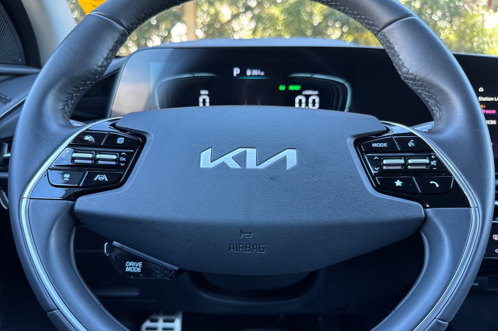 Used 2024 Kia Niro EX Touring FWD image 28