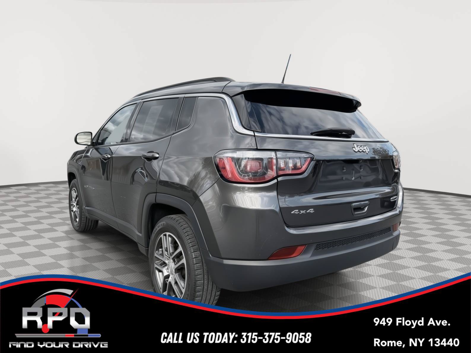 Used 2018 Jeep Compass Latitude AWD/4WD image 3