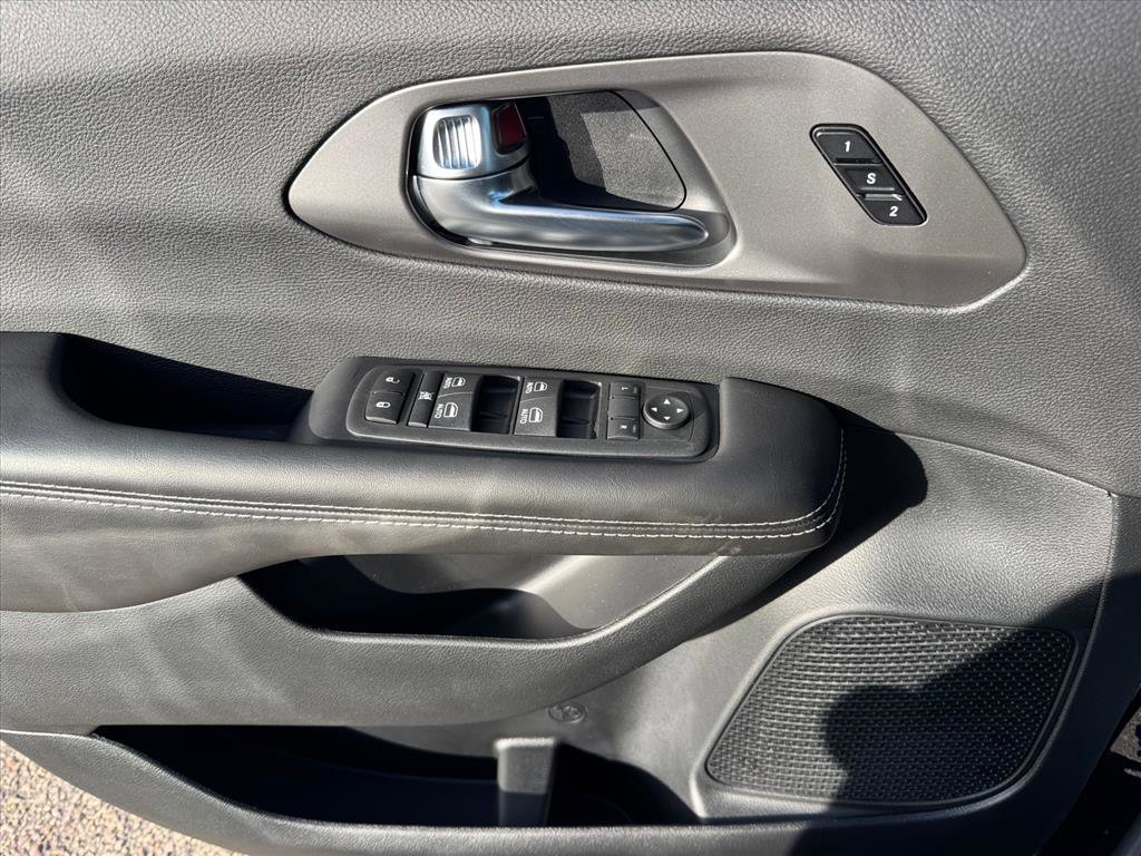 New 2026 Chrysler Pacifica Select w/ S Appearance Package AWD/4WD image 20
