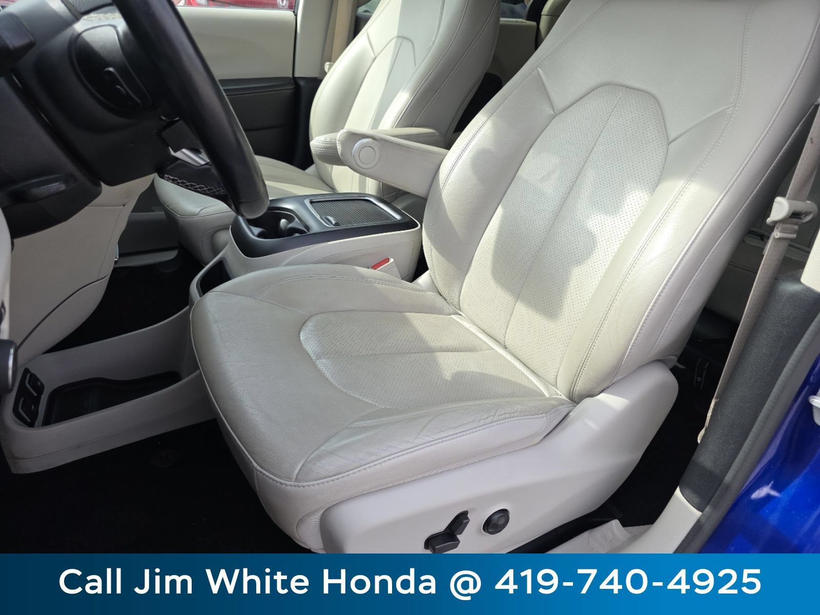 Used 2021 Chrysler Pacifica Touring-L FWD image 21