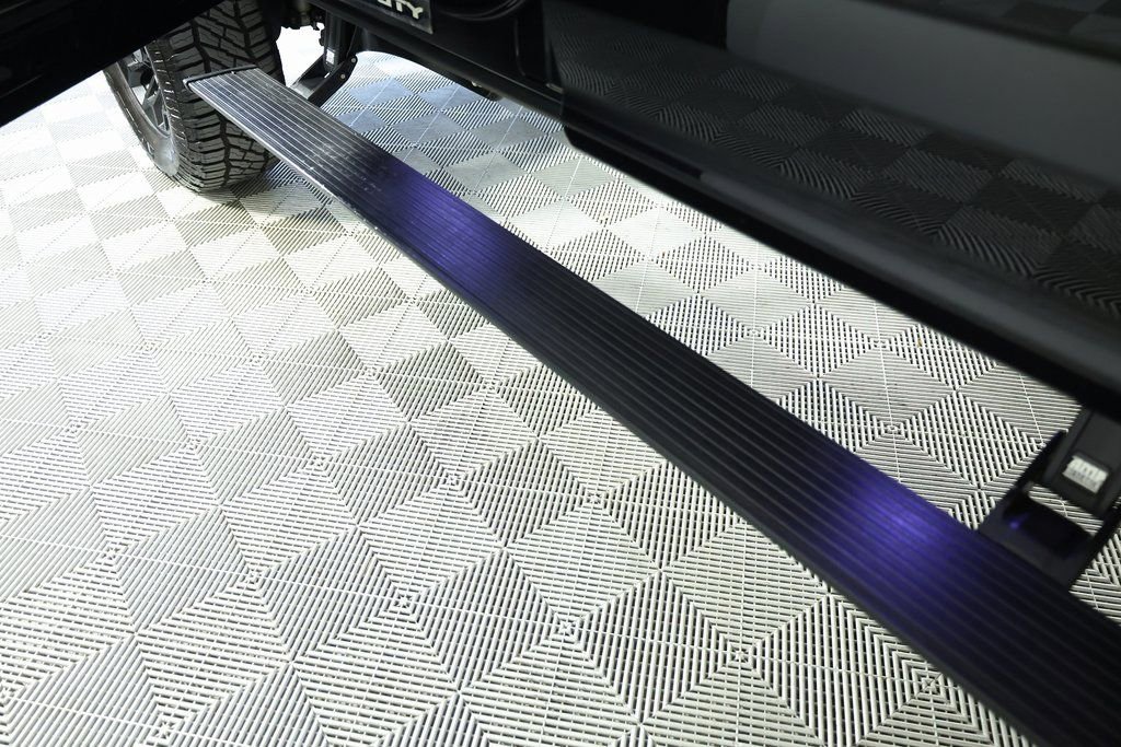 Used 2022 Ford F250 Lariat w/ Black Appearance Package image 15