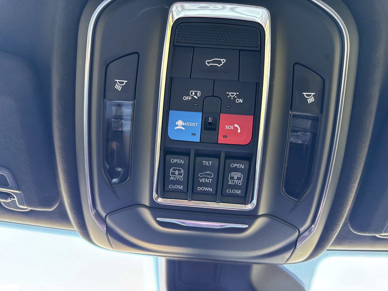 Used 2025 Jeep Grand Cherokee Summit AWD/4WD image 37