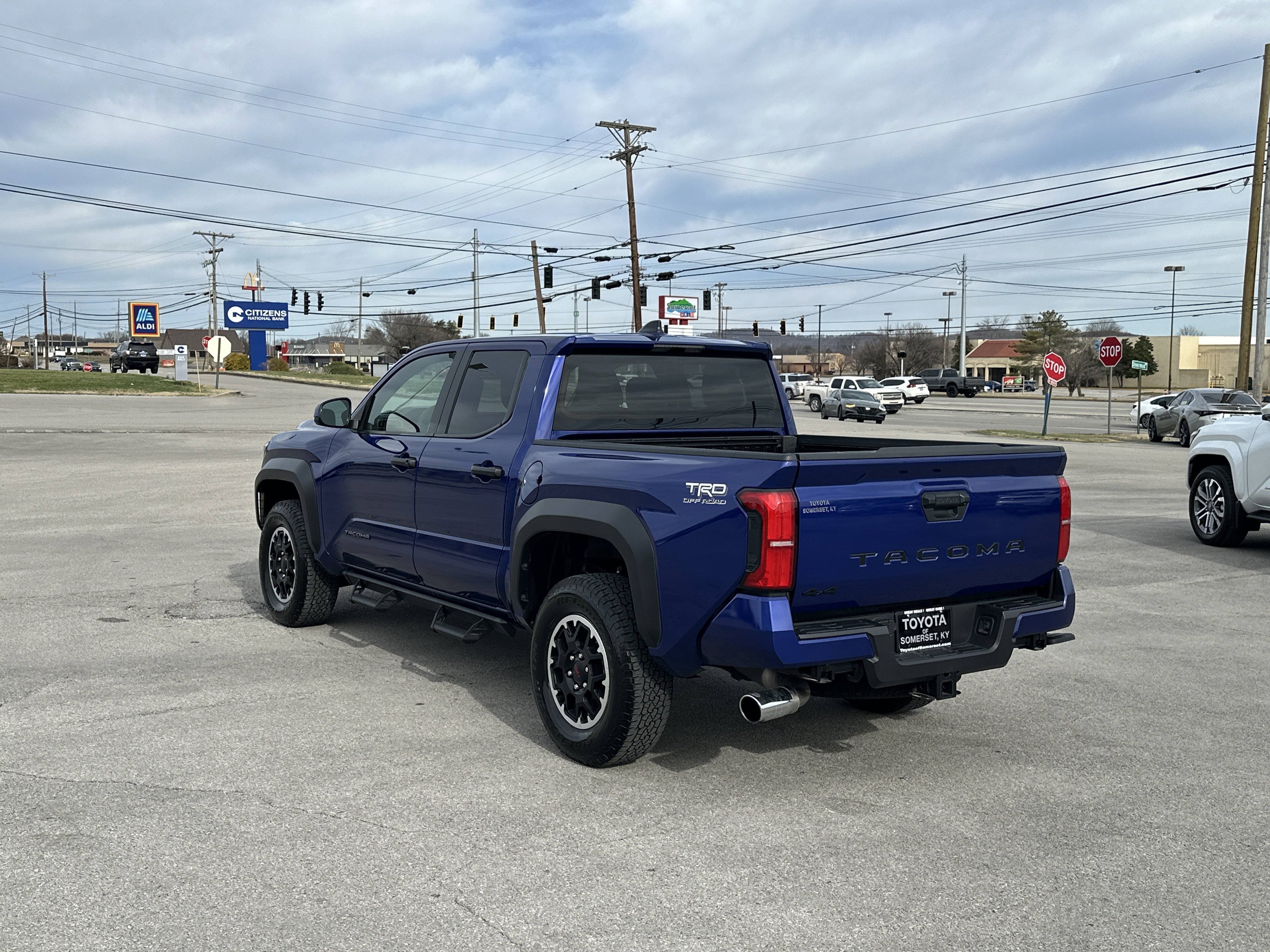 Certified 2025 Toyota Tacoma TRD Off-Road image 7
