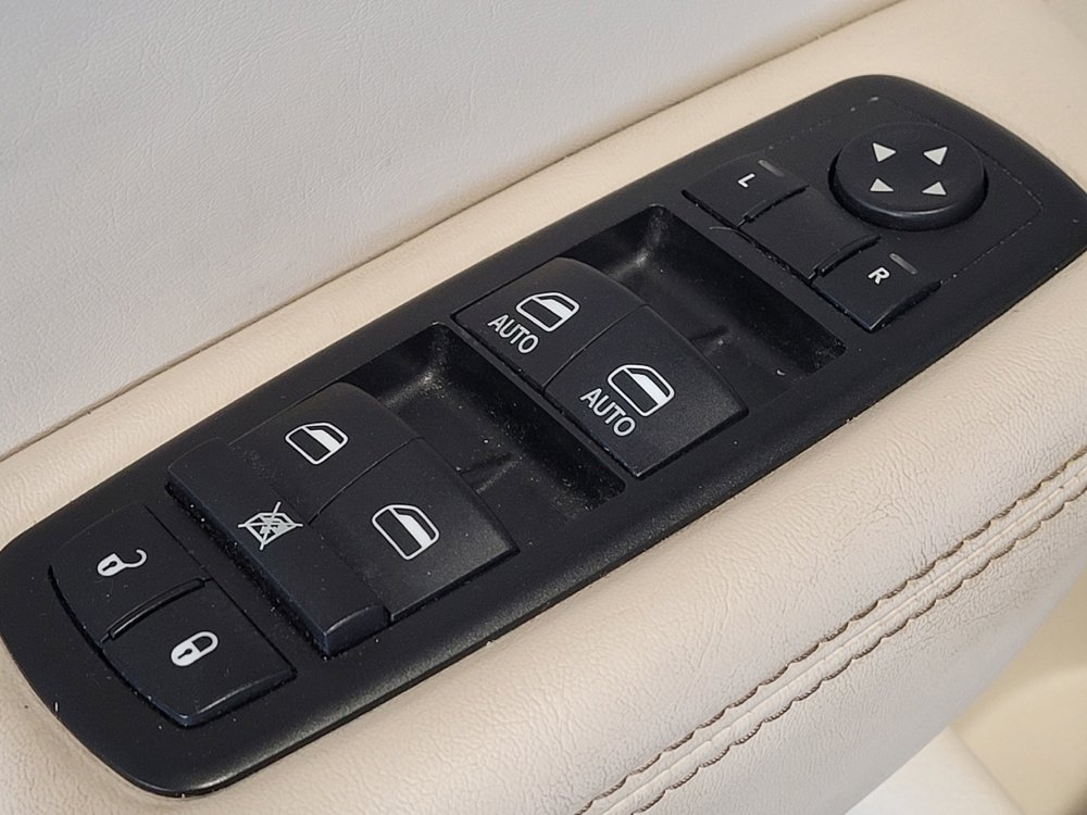 Used 2015 Chrysler 200 C w/ Navigation & Sound Group I FWD image 27