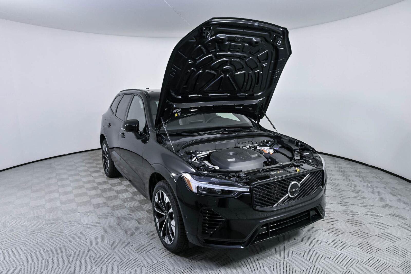New 2026 Volvo XC60 T8 Plus w/ Protection Package Premier AWD/4WD image 33