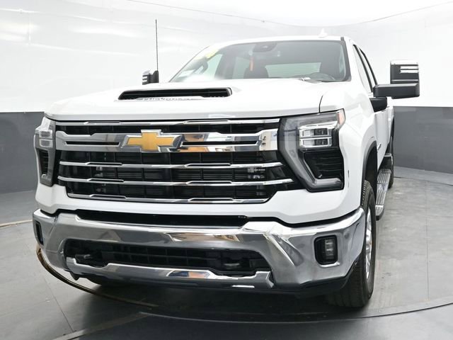Used 2024 Chevrolet Silverado 2500 LTZ image 2