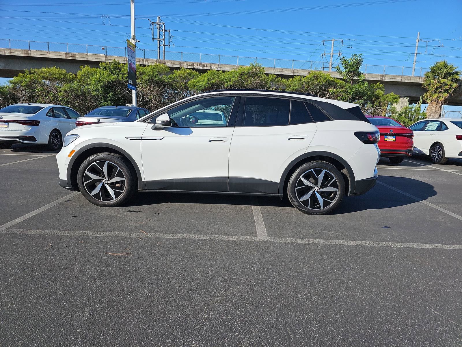 Used 2023 Volkswagen ID.4 S image 8