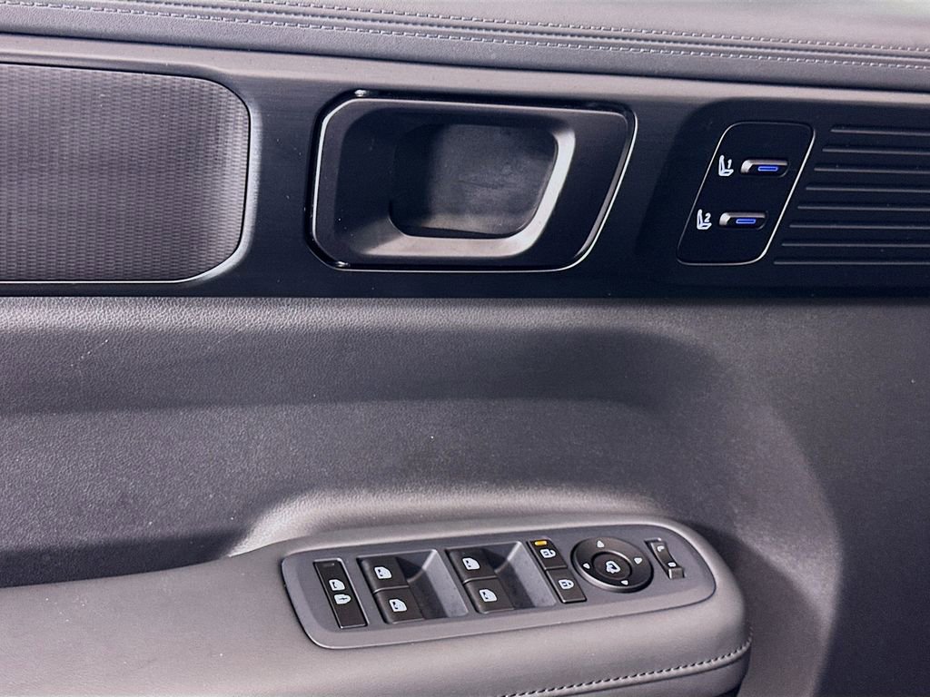 Certified 2025 Hyundai Santa Fe Calligraphy image 18