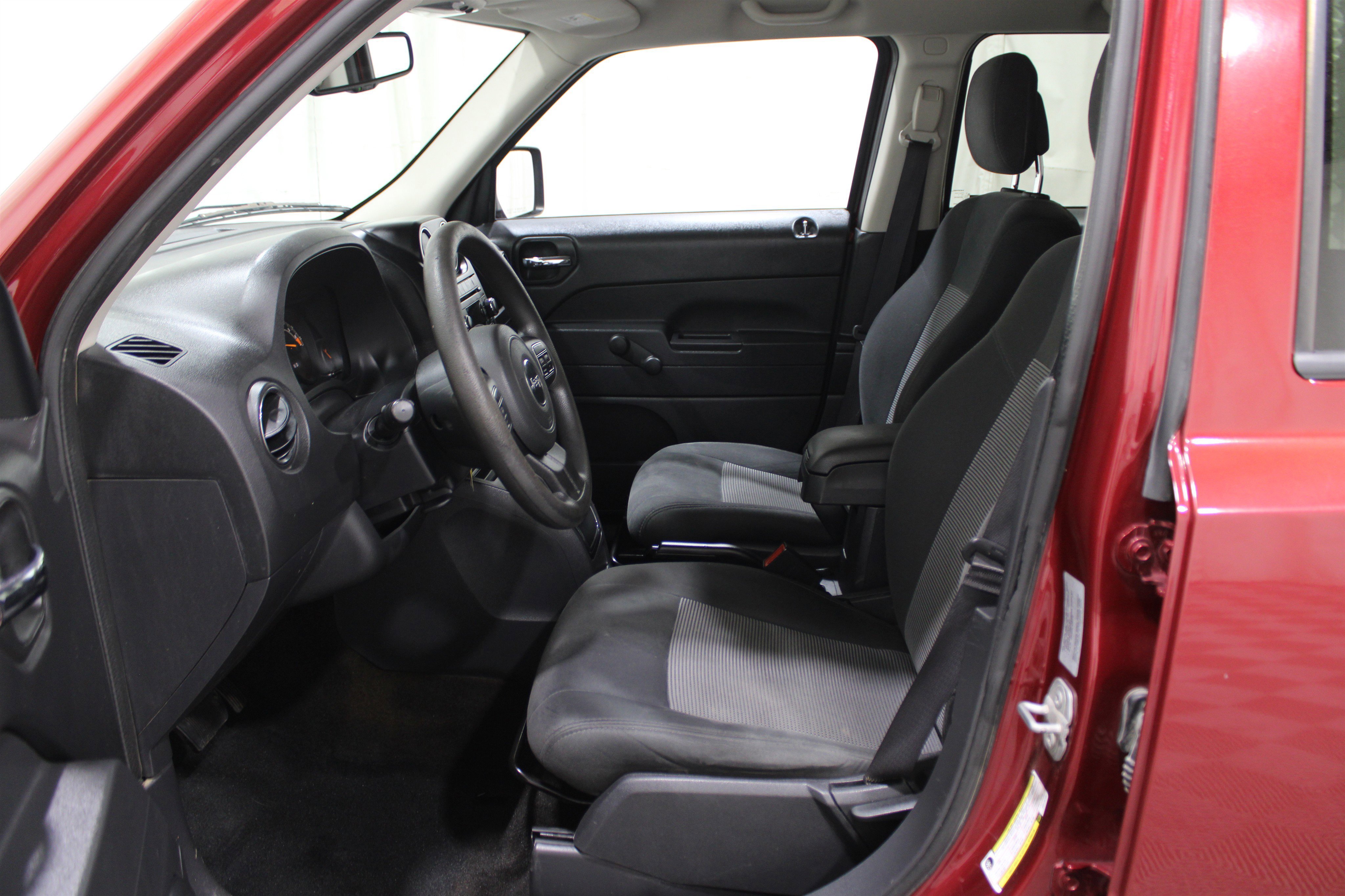 Used 2017 Jeep Patriot Sport image 3