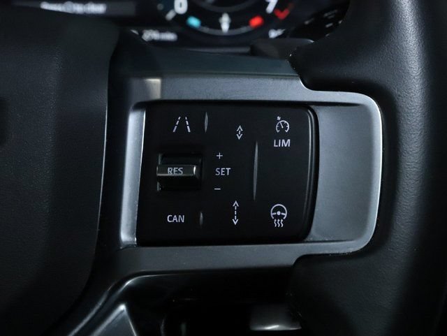 Used 2025 Land Rover Discovery Dynamic SE AWD/4WD image 24