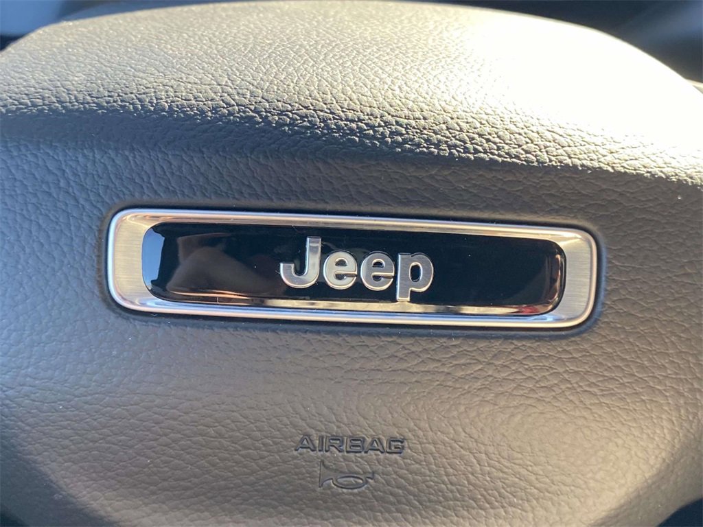 New 2025 Jeep Grand Cherokee L Altitude image 31