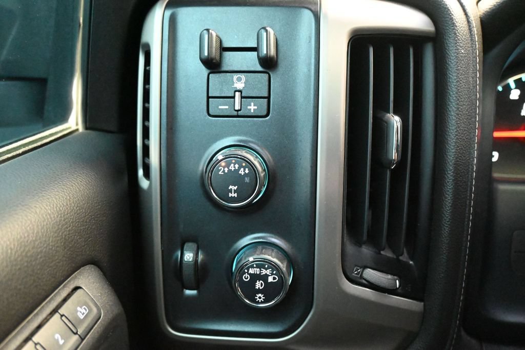 Used 2019 GMC Sierra 2500 Denali w/ Suspension Package, Off-Road AWD/4WD image 16