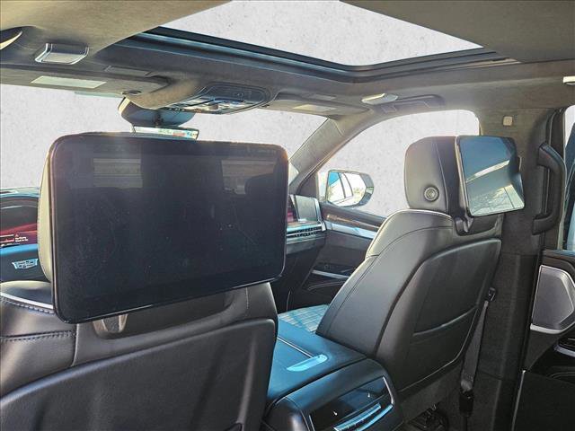 Used 2025 Cadillac Escalade Sport Platinum w/ LPO, Floor Liner Package AWD/4WD image 17