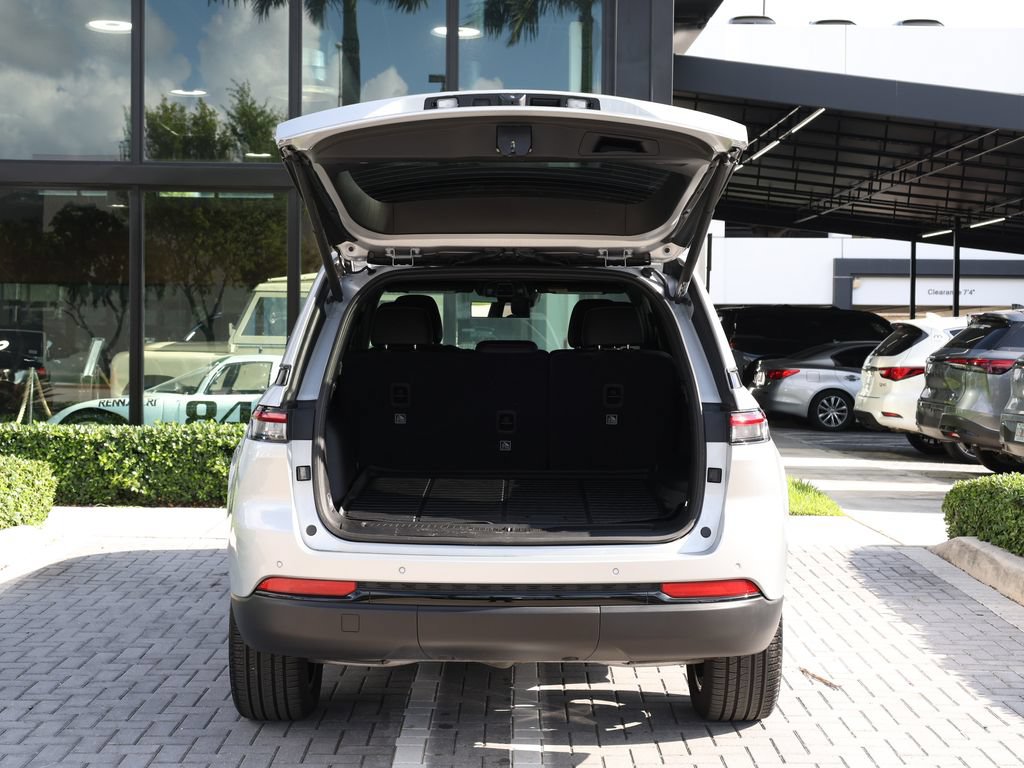 Used 2025 Jeep Grand Cherokee Limited w/ Black Appearance Package RWD image 7