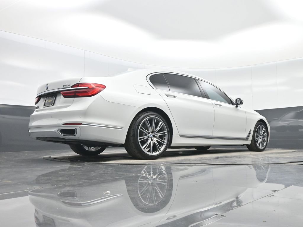 Used 2019 BMW 740i w/ Executive Package RWD image 30