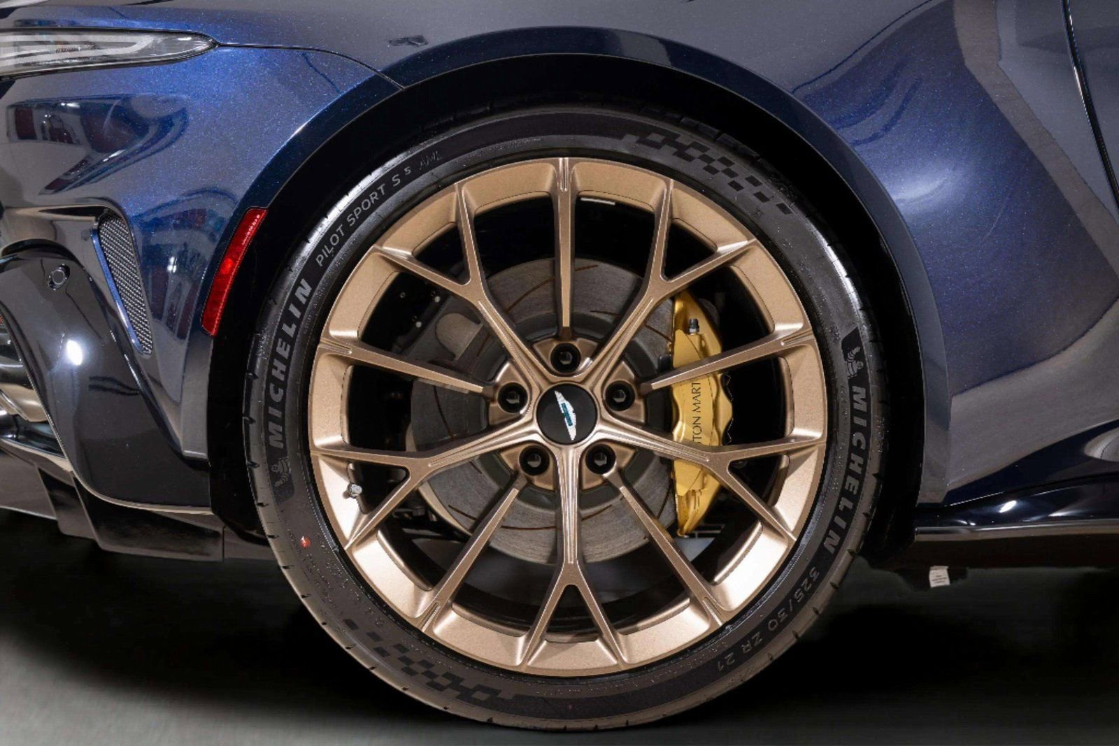 New 2026 Aston Martin V8 Vantage Coupe RWD image 16