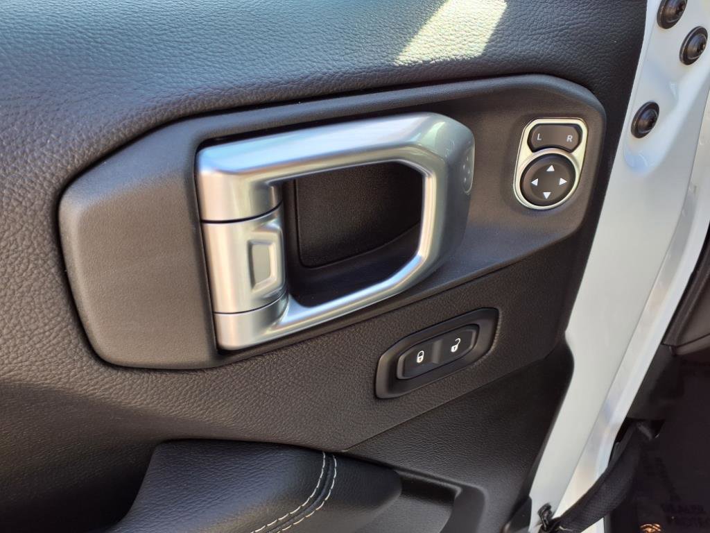 Used 2022 Jeep Gladiator Overland image 18