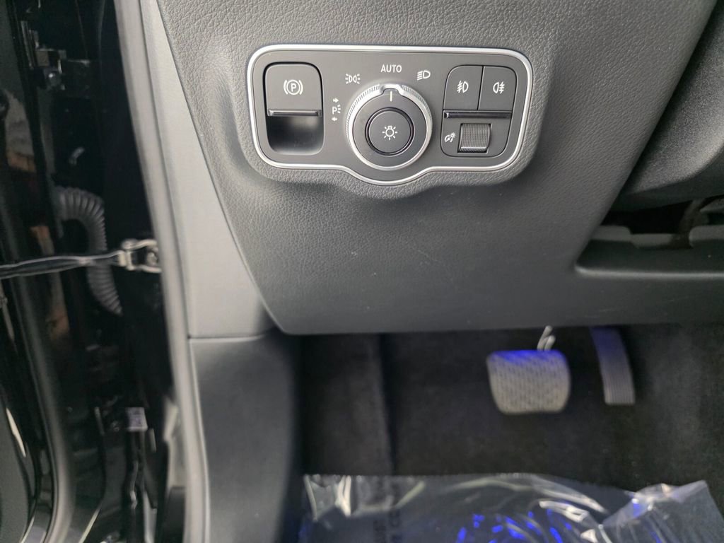 Certified 2025 Mercedes-Benz GLA 250 image 25