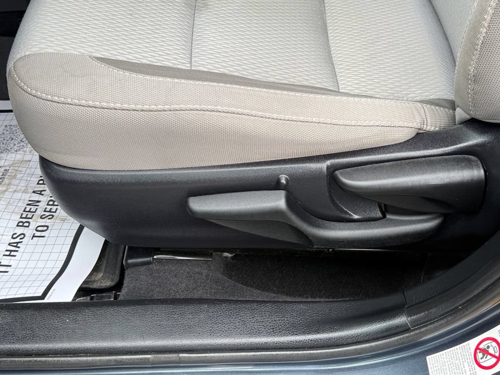 Used 2018 Toyota Corolla LE FWD image 33