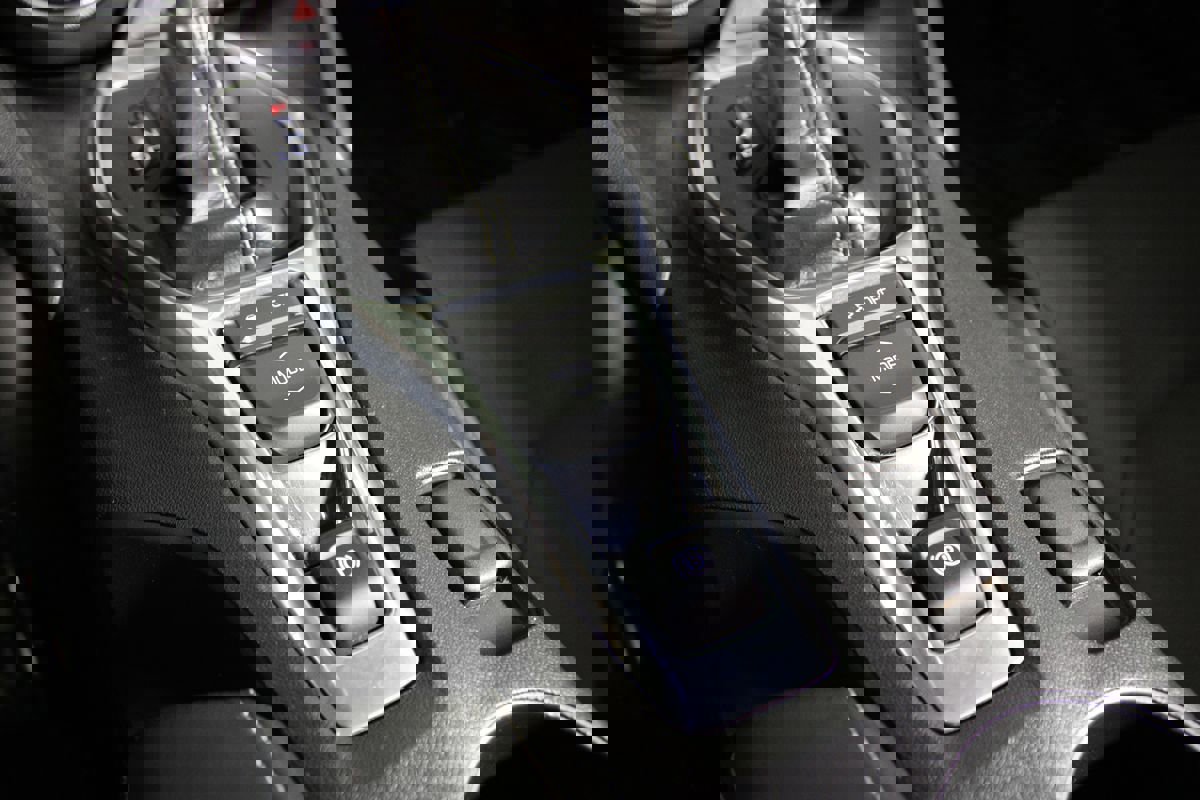 Used 2017 Chevrolet Camaro LT RWD image 17