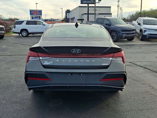 Used 2024 Hyundai Elantra Blue image 5