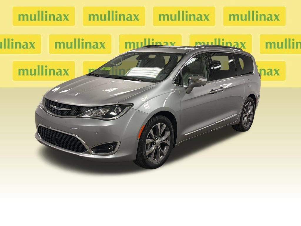 Used 2019 Chrysler Pacifica Limited w/ Tire & Wheel Group FWD image 8