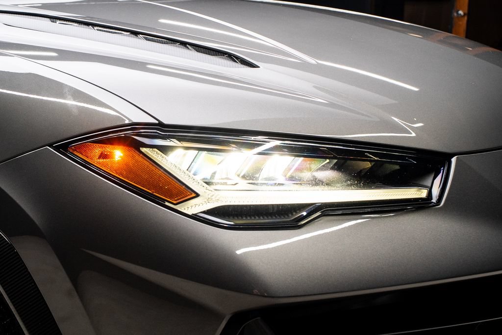 Used 2023 Lamborghini Urus Performante AWD/4WD image 10