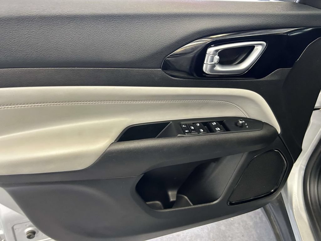 Used 2025 Jeep Compass Limited AWD/4WD image 16