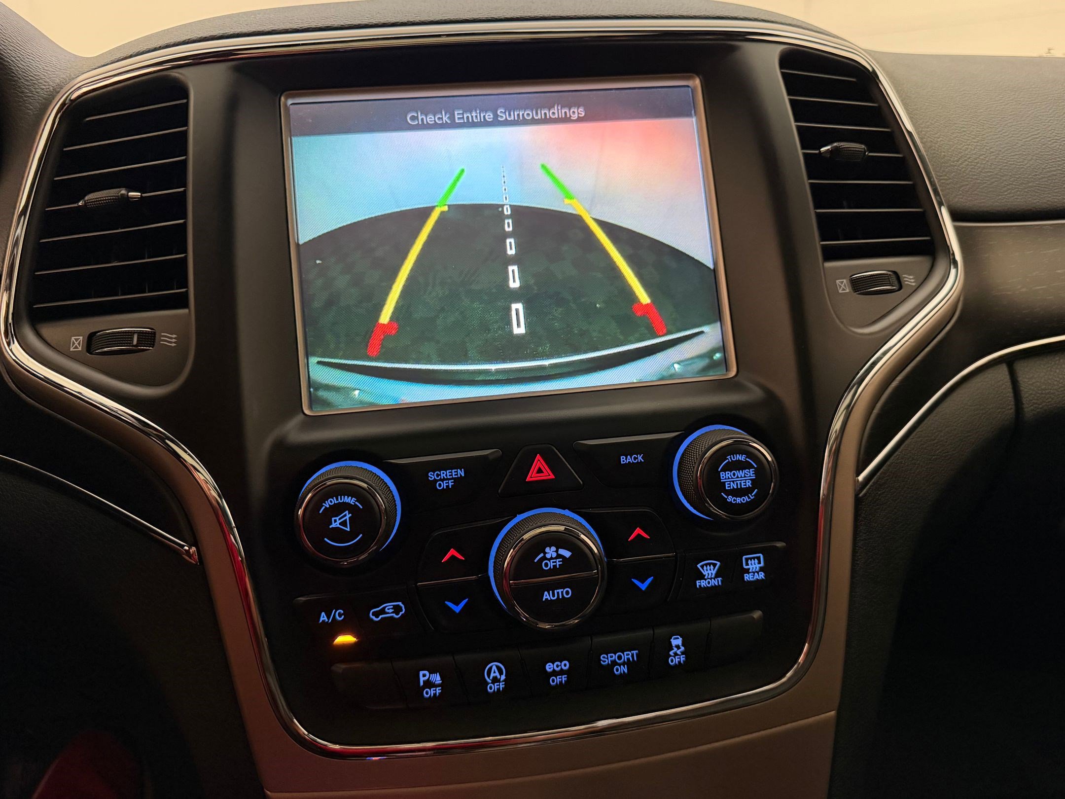 Used 2016 Jeep Grand Cherokee Limited w/ Luxury Group II image 23