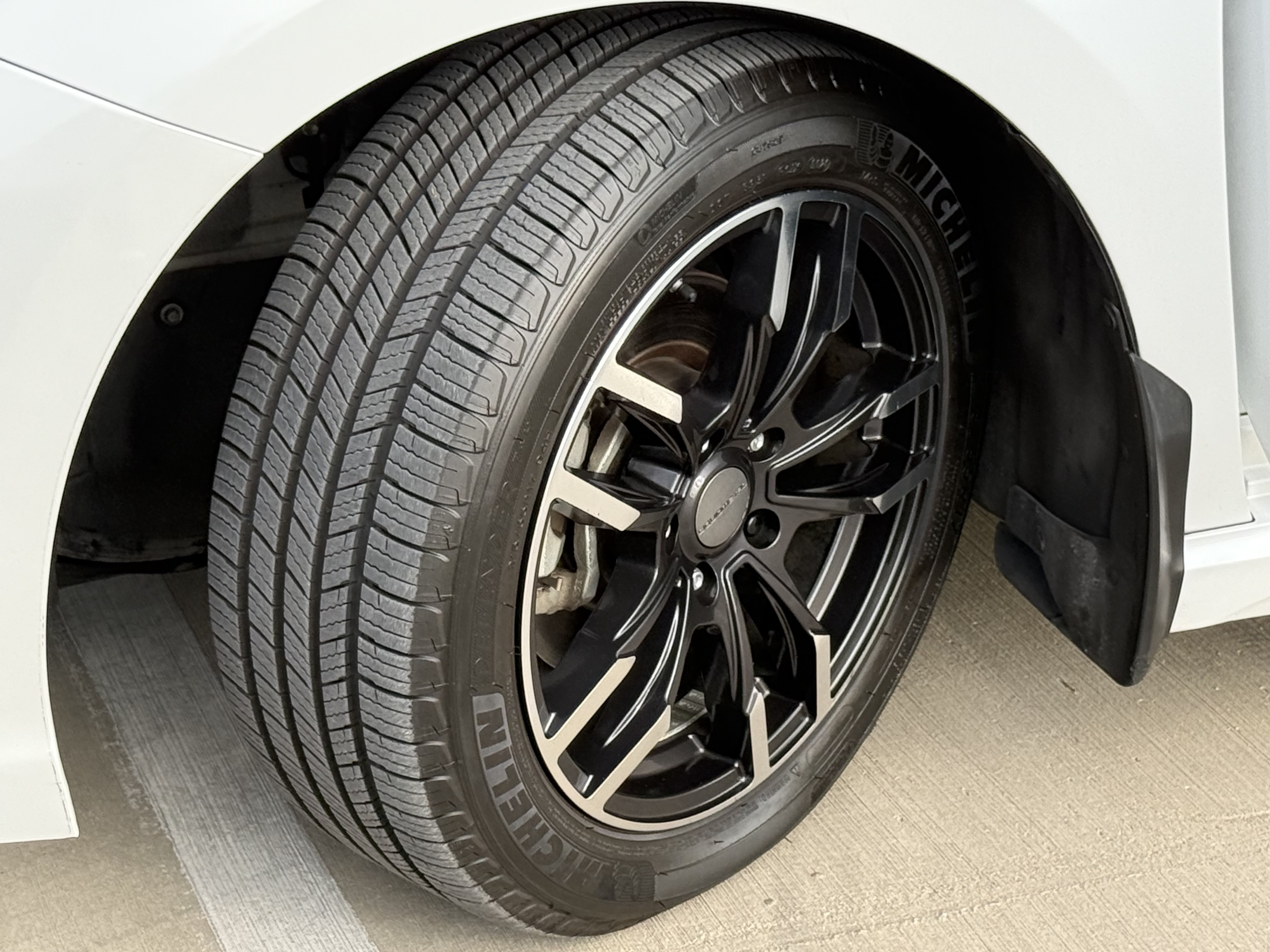 Used 2019 Toyota Camry XSE w/ Driver Assist Package FWD image 16