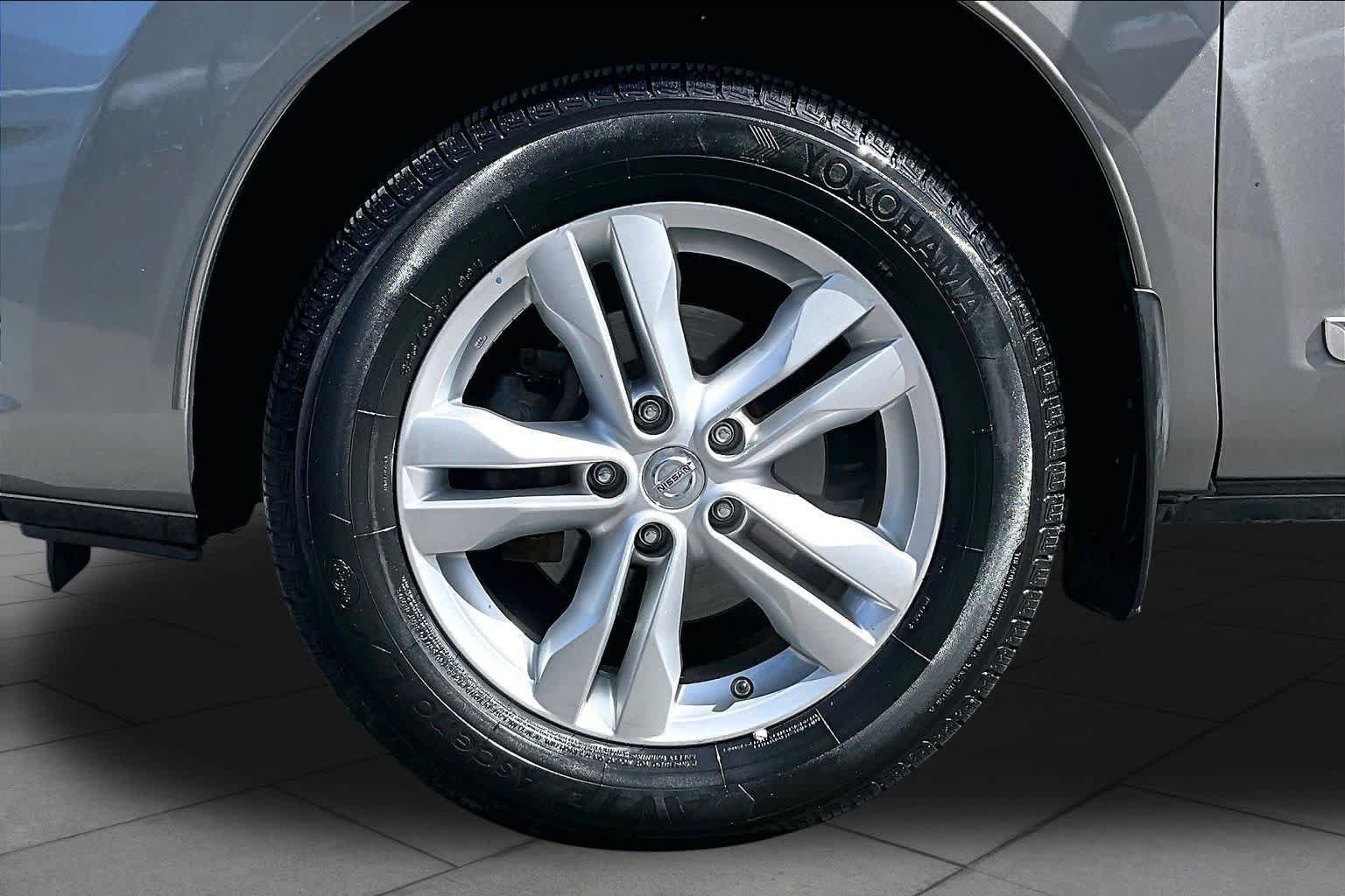 Used 2012 Nissan Rogue SV AWD/4WD image 10