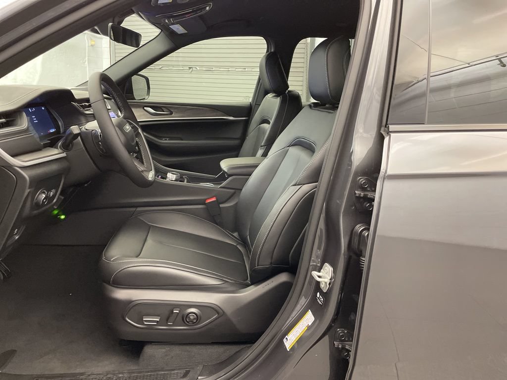 New 2025 Jeep Grand Cherokee L Limited RWD image 15