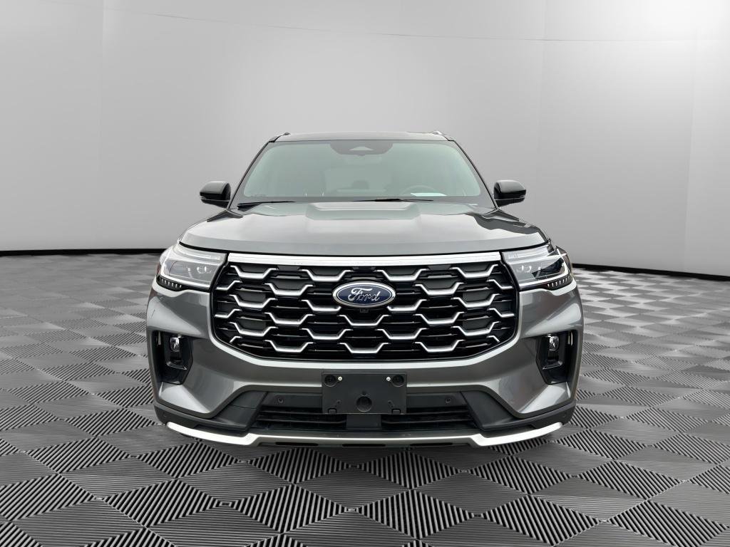 Used 2025 Ford Explorer Platinum image 2