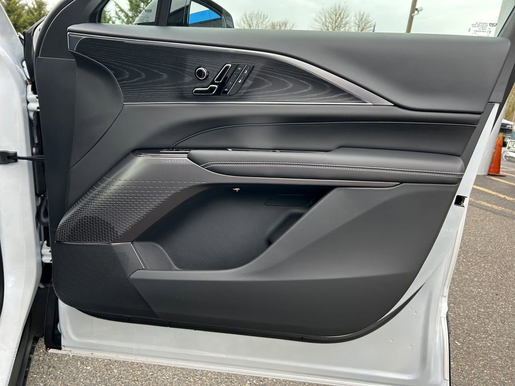 Used 2025 Cadillac Lyriq Sport image 25