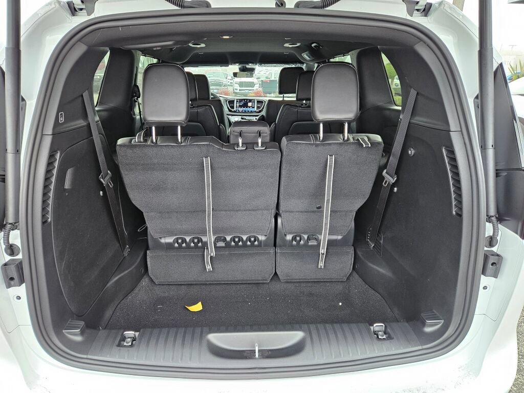 New 2027 Chrysler Pacifica LX FWD image 11
