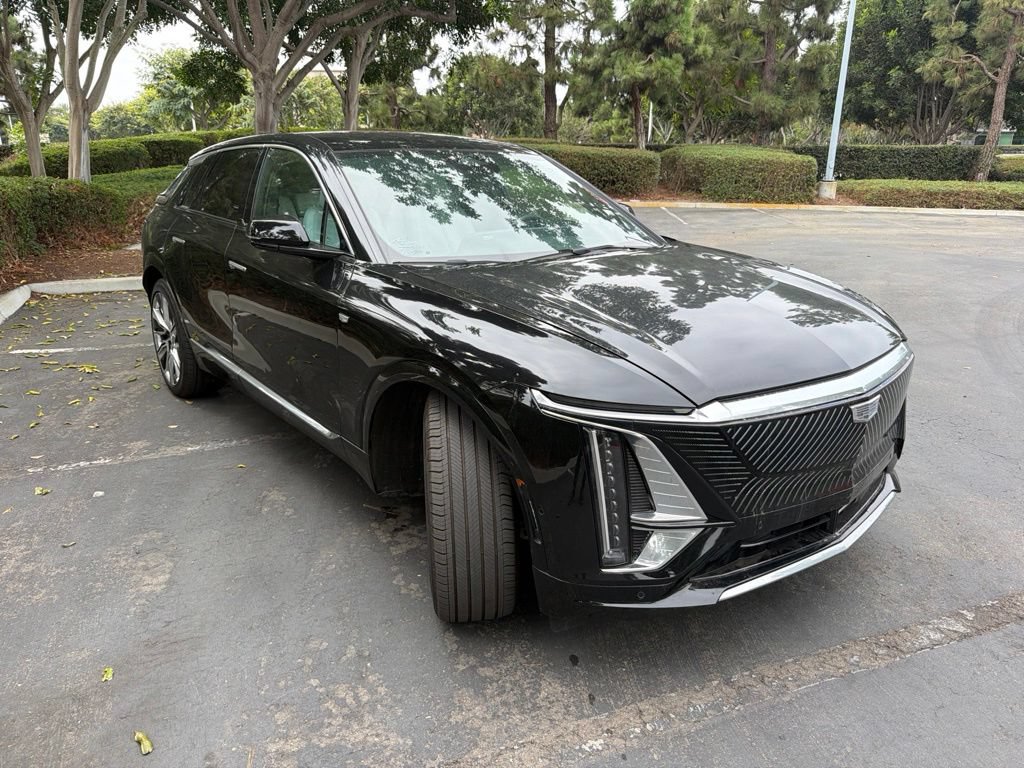 Used 2023 Cadillac Lyriq 2WD image 3