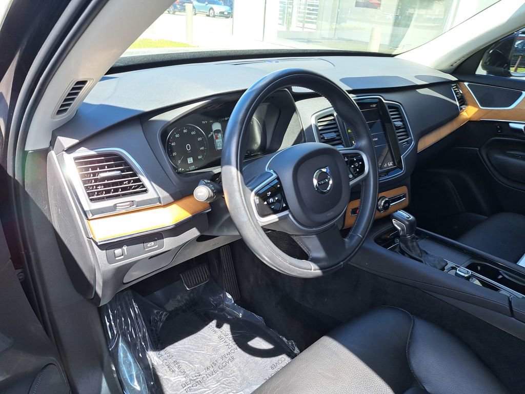 Used 2022 Volvo XC90 T6 Momentum w/ Climate Package image 8