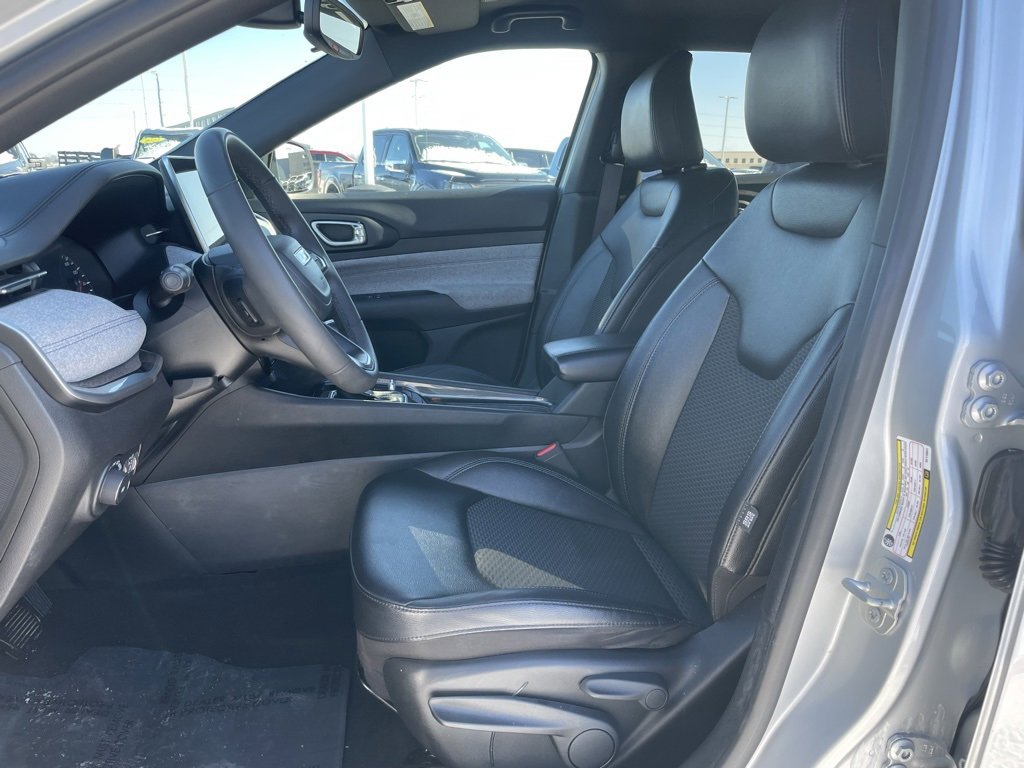 Used 2024 Jeep Compass Latitude image 7