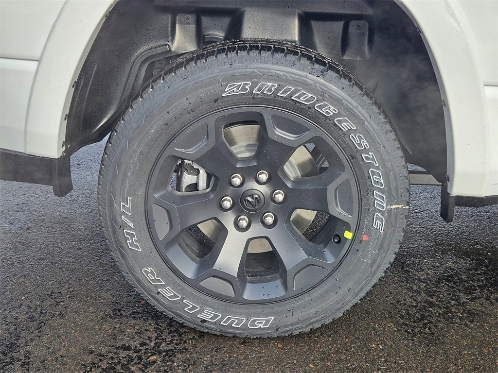 New 2026 RAM 1500 4x4 Crew Cab image 9