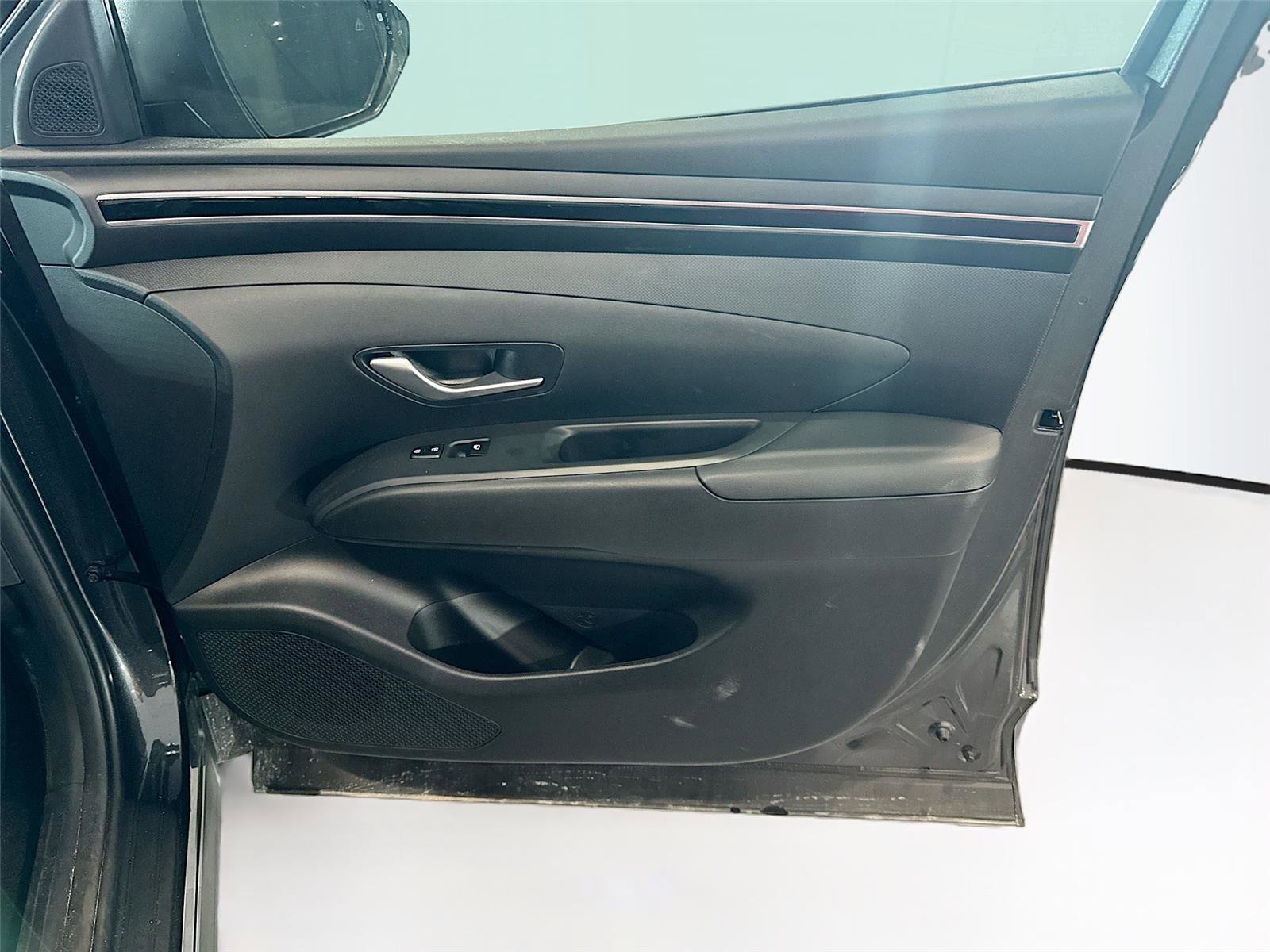 Used 2023 Hyundai Tucson SE image 16