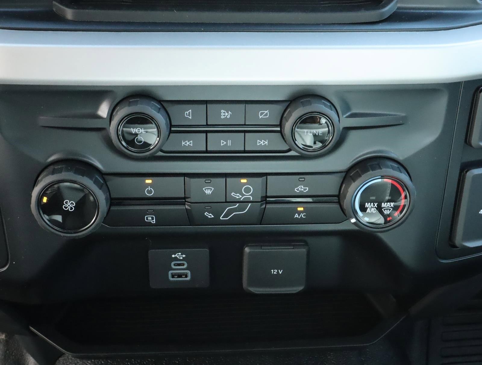 Used 2024 Ford F450 XL w/ XL Chrome Package image 10