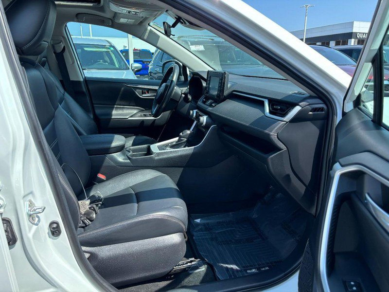Used 2020 Toyota RAV4 XLE Premium FWD image 12