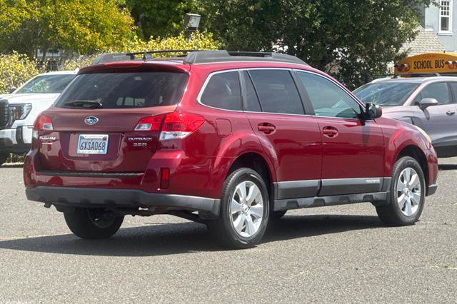 Used 2012 Subaru Outback 3.6R Limited w/ Moonroof Pkg AWD/4WD image 3