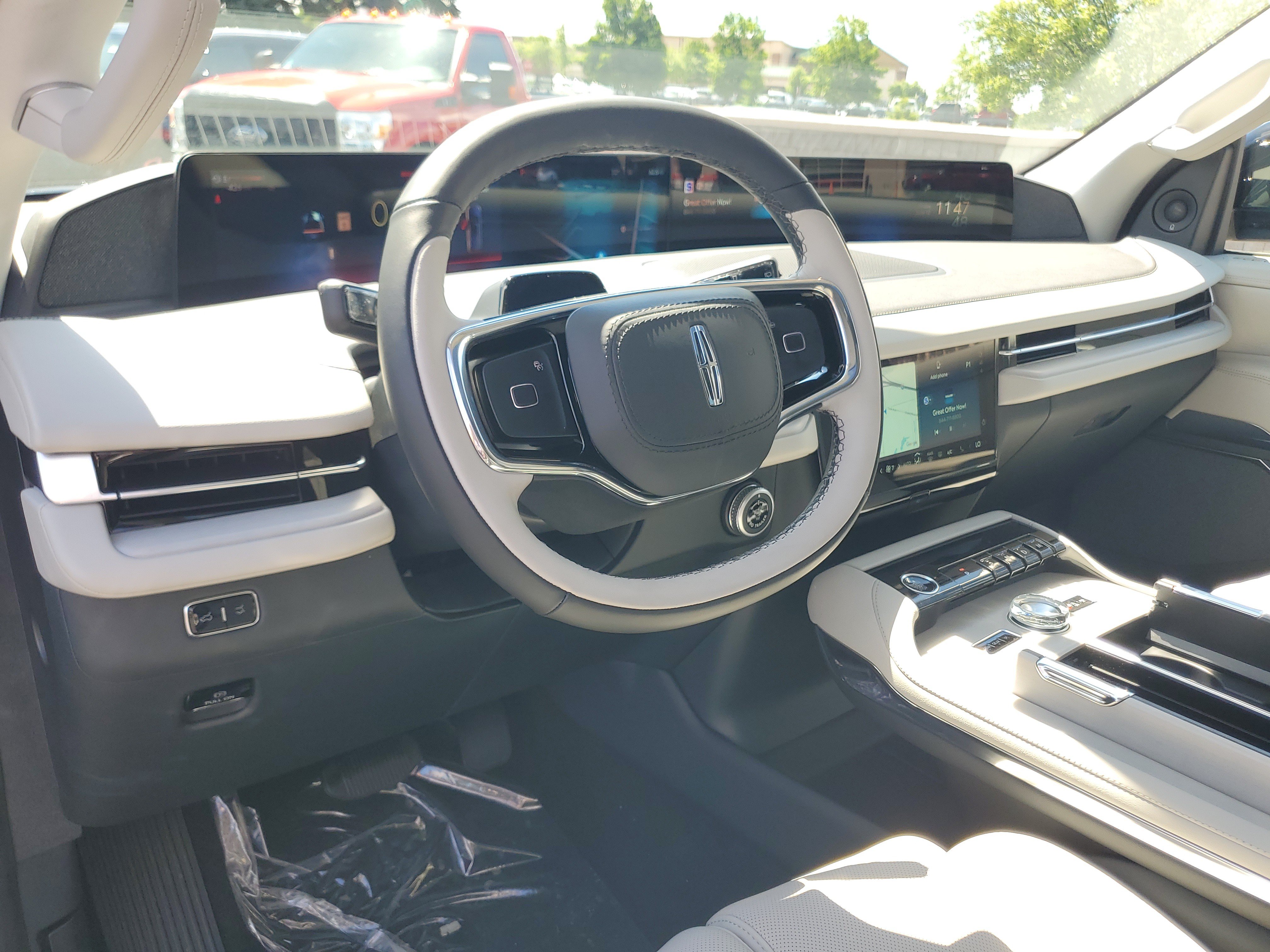 New 2026 Lincoln Navigator L Reserve w/ Jet Appearance Package AWD/4WD image 14